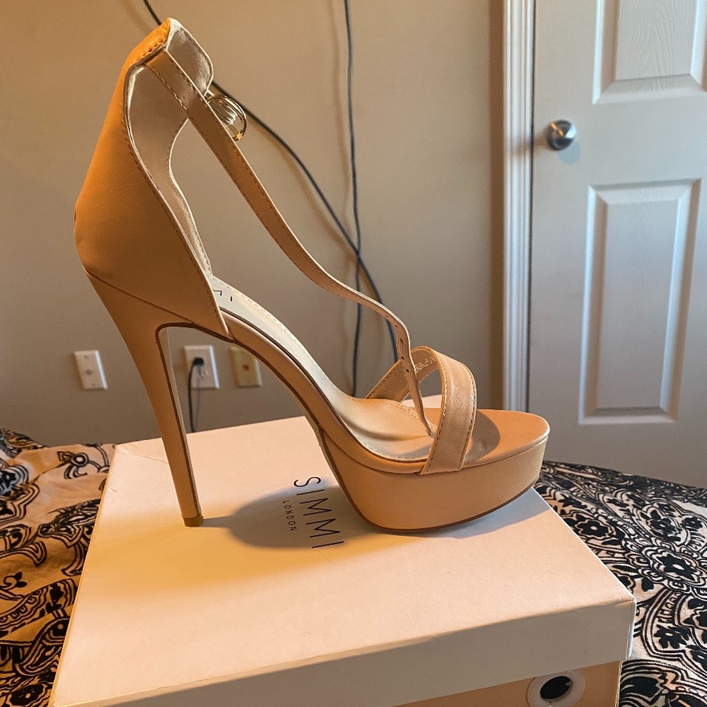 SIMMI LONDON nude heels size 10
